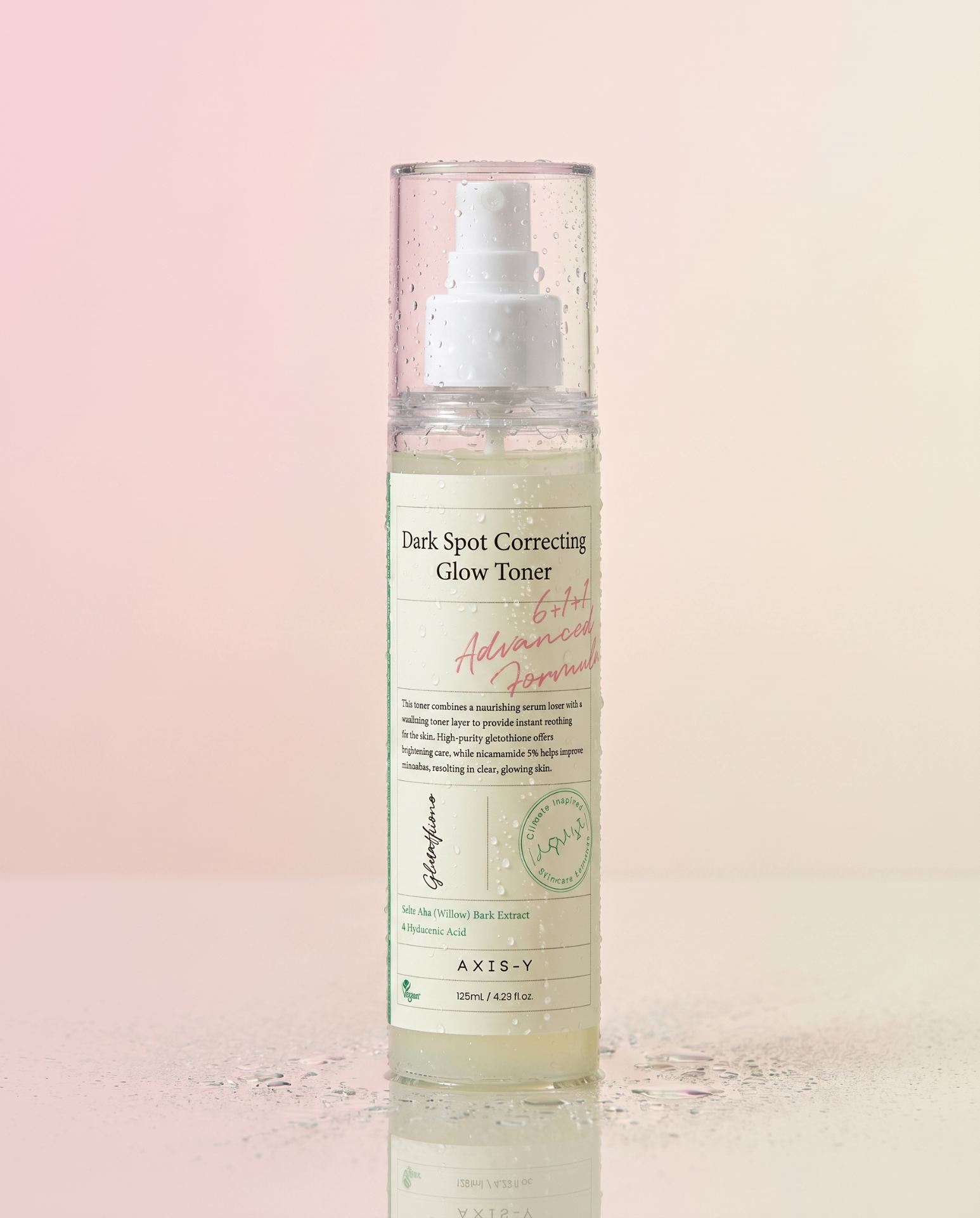 AXIS-Y Dark Spot Correcting Glow Toner sur fond pastel.